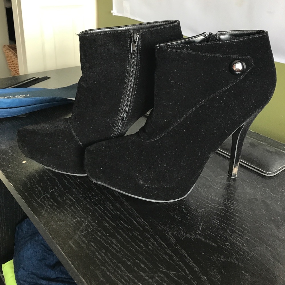 Heeled Suede Booties