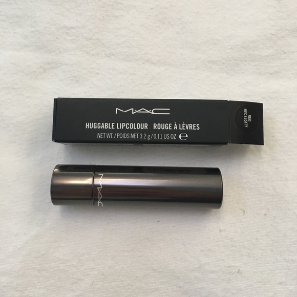 MAC huggable lip colour in red necessity - Picture 2 of 4