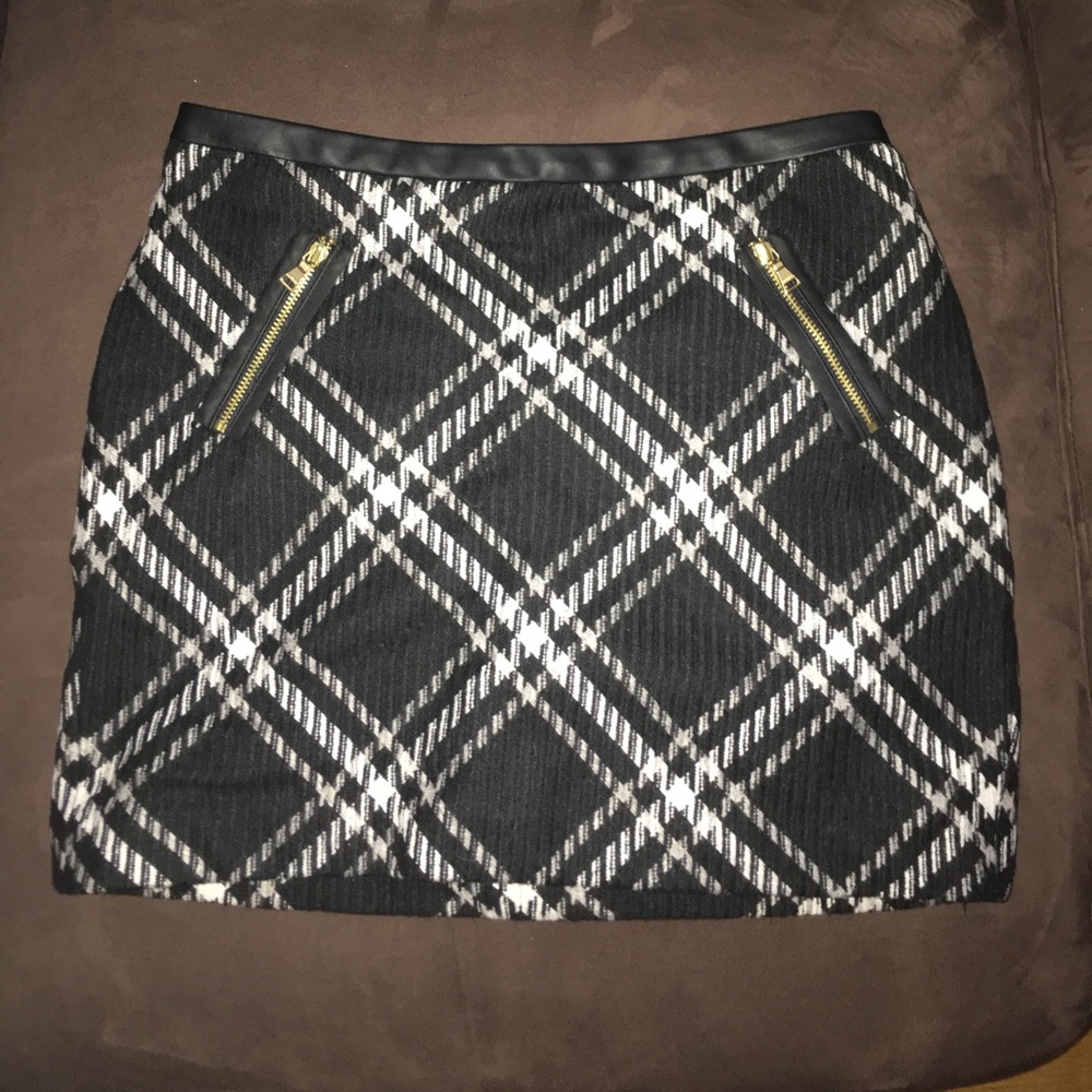 BRAND NEW Express plaid mini skirt - black & white