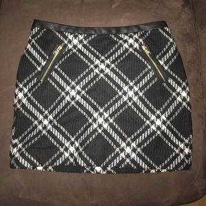 BRAND NEW Express plaid mini skirt - black & white