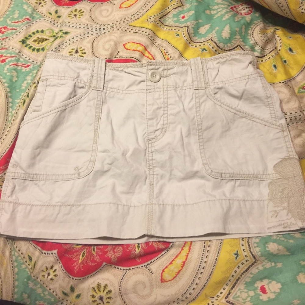 American Eagle khaki skirt 6