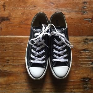 Black Converse All-star low tops