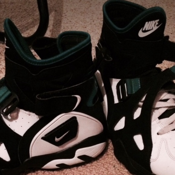 Pair of polo boots and a pair of Nike unlimited - Picture 2 of 3