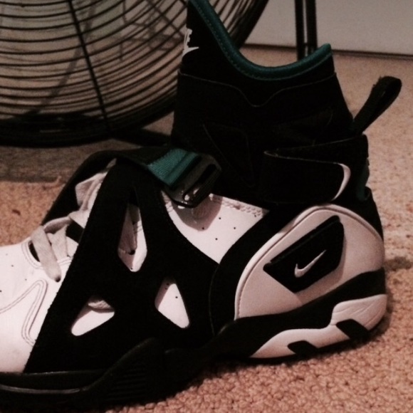 Pair of polo boots and a pair of Nike unlimited - Picture 3 of 3