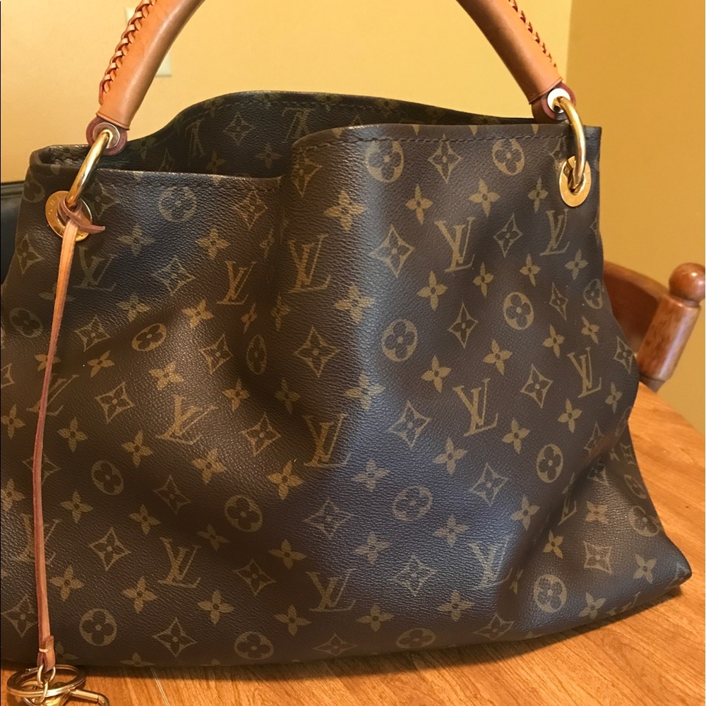 LOUIS VUITTON ARTSY MM HANDBAG