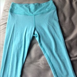 Nike dri-fit cropped workout leggings