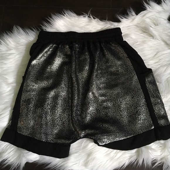Sass & bide Stunning Sequin shorts 2 - Picture 4 of 7