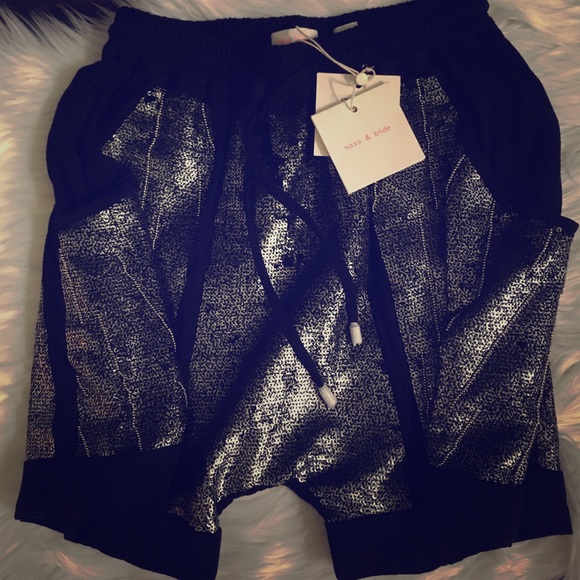 Sass & bide Stunning Sequin shorts 2 - Picture 2 of 7