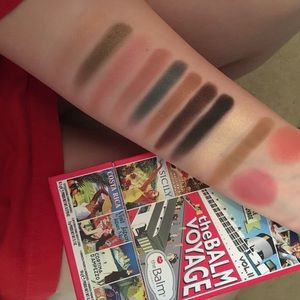 ❤️ THE BALM VOYAGE EYE/CHEEK/LIP PALETTE❤️