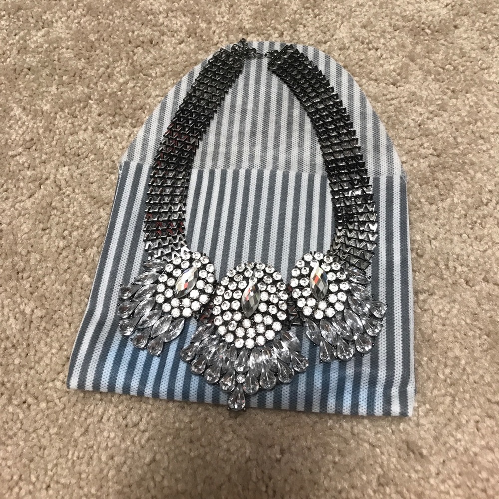 Collar plateado