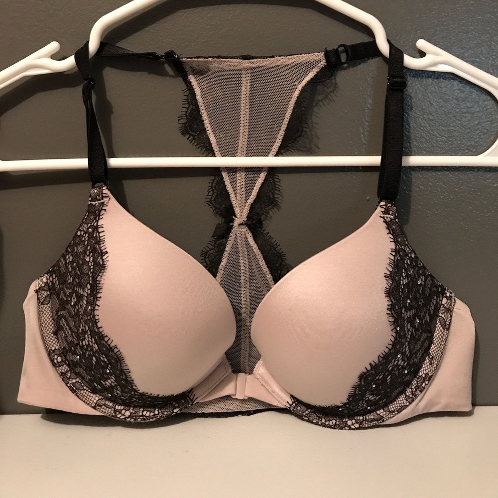 Victoria's Secret very sexy lace bra 34B