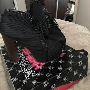 Black Mesh ankle boots ! Size 9 !