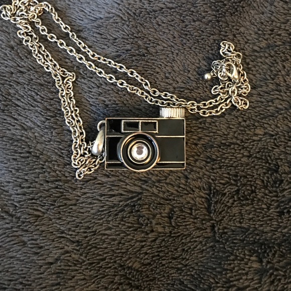 Silver camera necklace - Picture 1 of 1