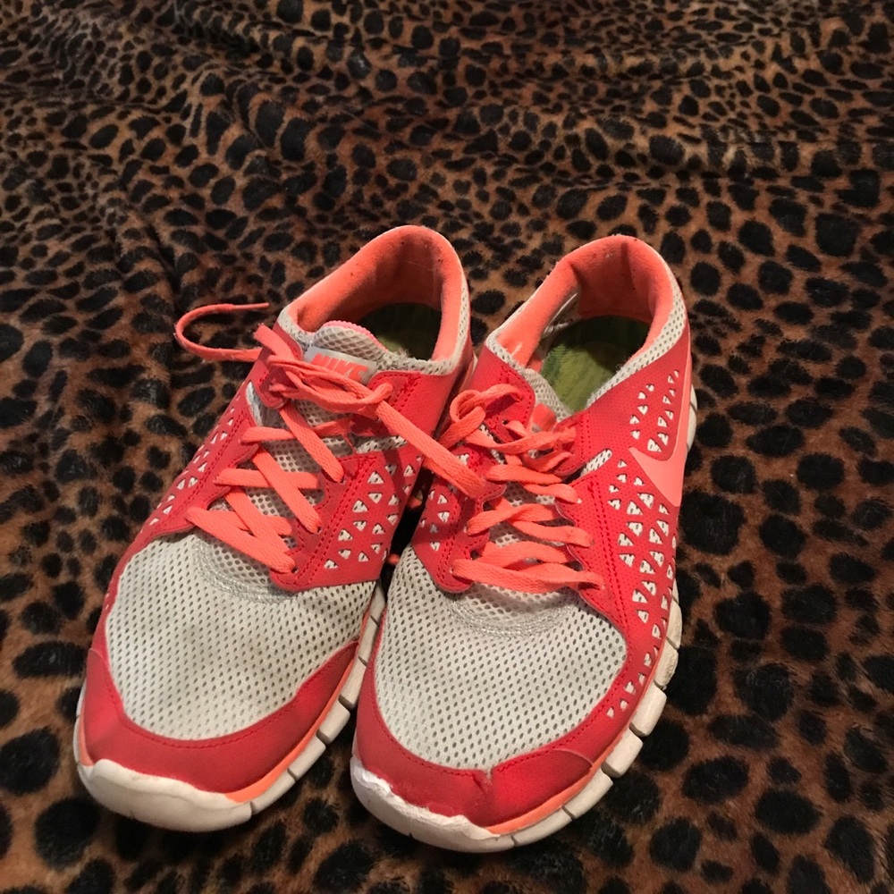 Nike orange tennis shoes