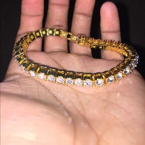 Selling a gold plated round cut bracelet