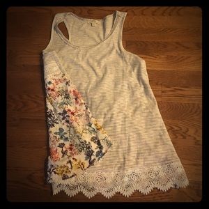 Grey/white tank with floral back S