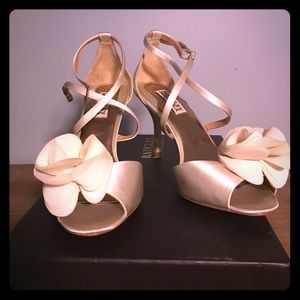 NWT Badgley Mischka Gaby Ivory Satin Heels 7.5