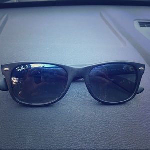 Matte black polarized Ray ban sunglasses