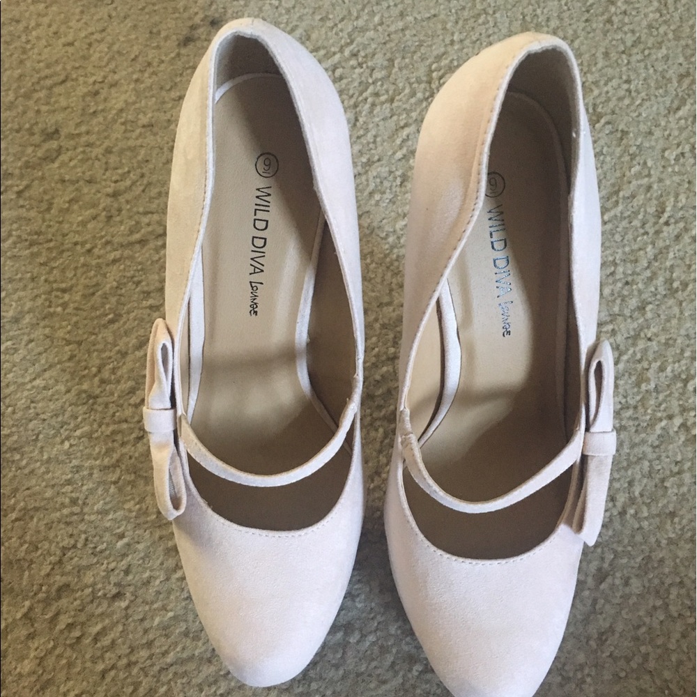 Wild diva pumps