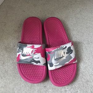 Pink camo Nike slides