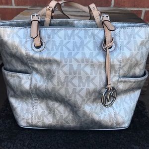 Silver Micheal Kors Bag!