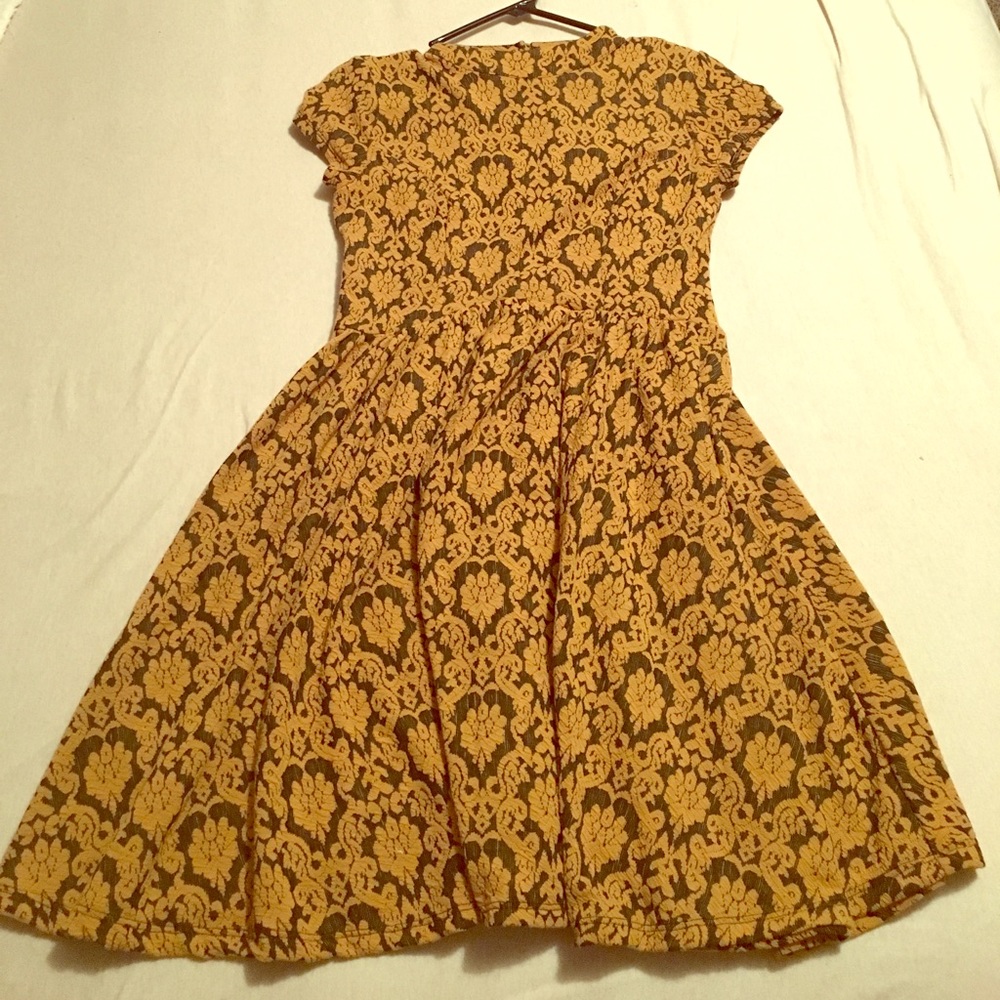 Gorgeous damask print dress!