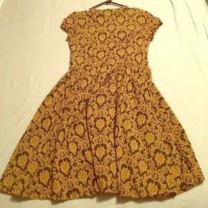 Gorgeous damask print dress!