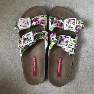Floral buckle sandals