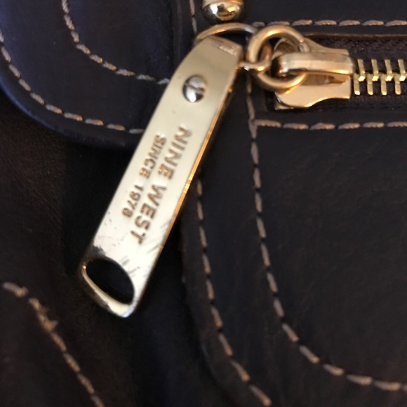 Small navy nine west purse - Picture 3 of 5