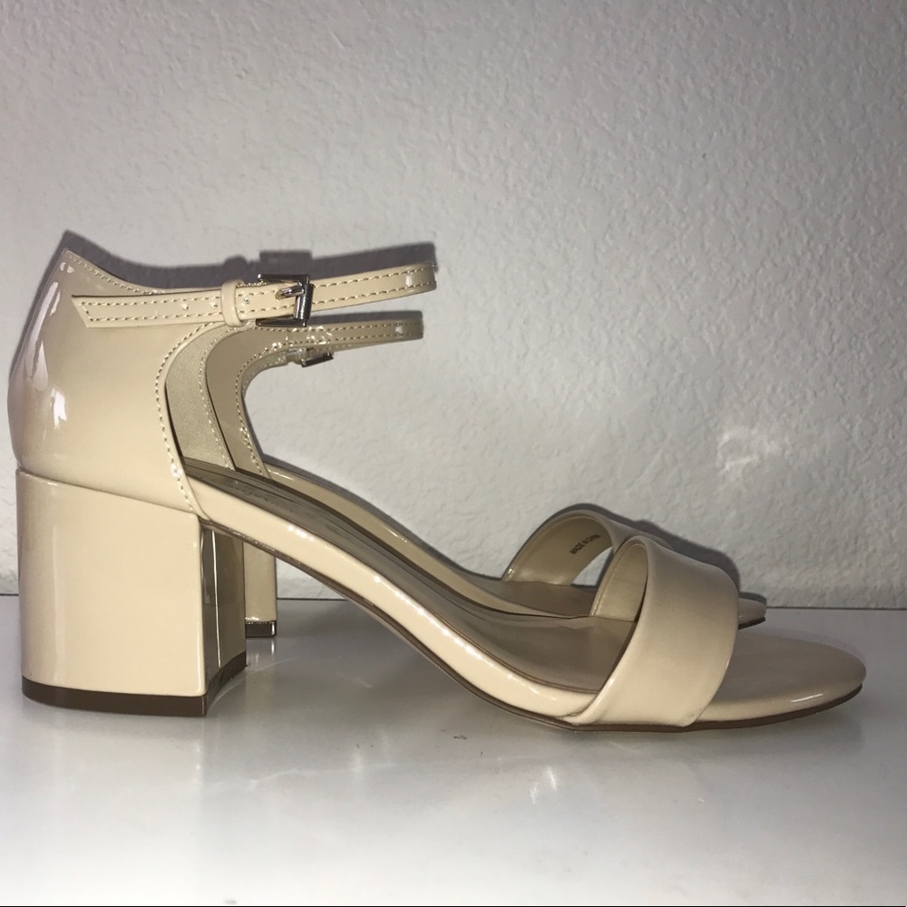 Callisto of california 2 1/2 inch block heel