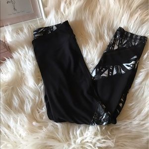 NWT Steve Madden workout capris with mesh