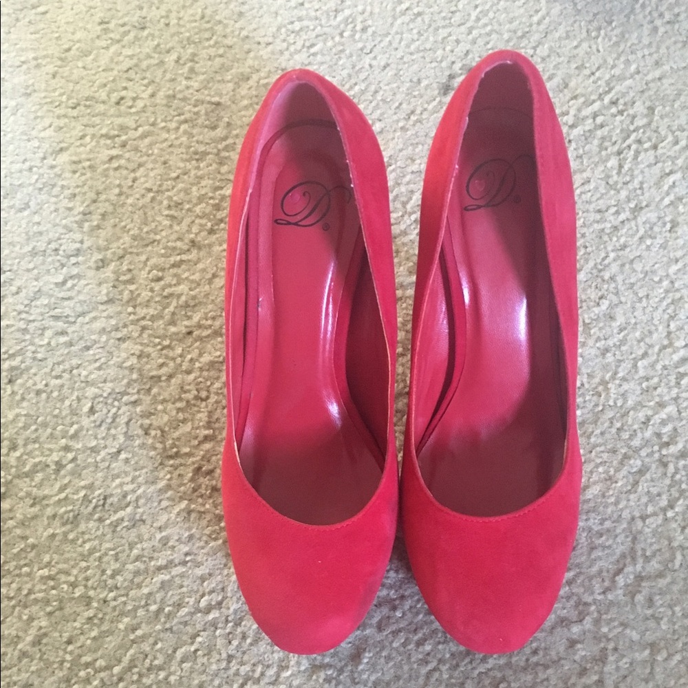 Red d pump heels wore once