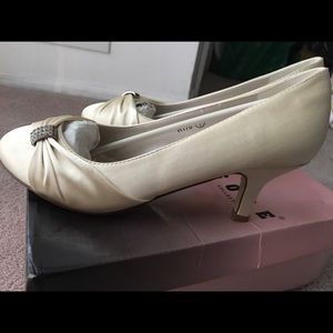 Ivory satin wedding shoes
