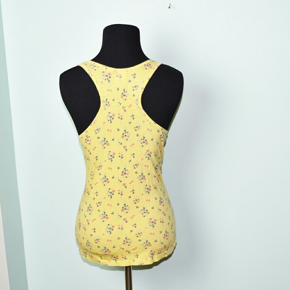 Super Cute Yellow Floral Print Top - Picture 2 of 2