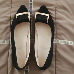 Black pointed flats