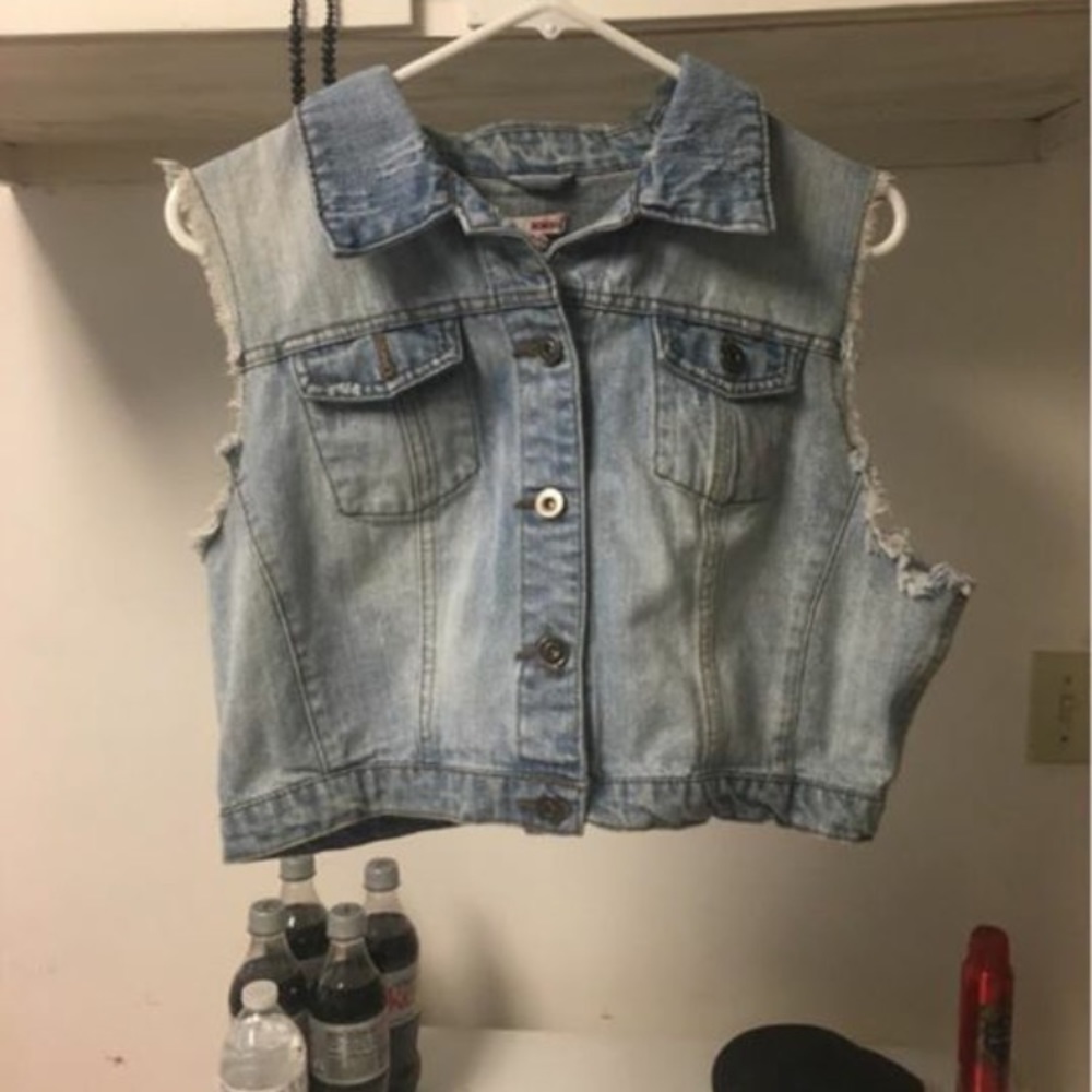 Sleeveless denim cropped jacket vest