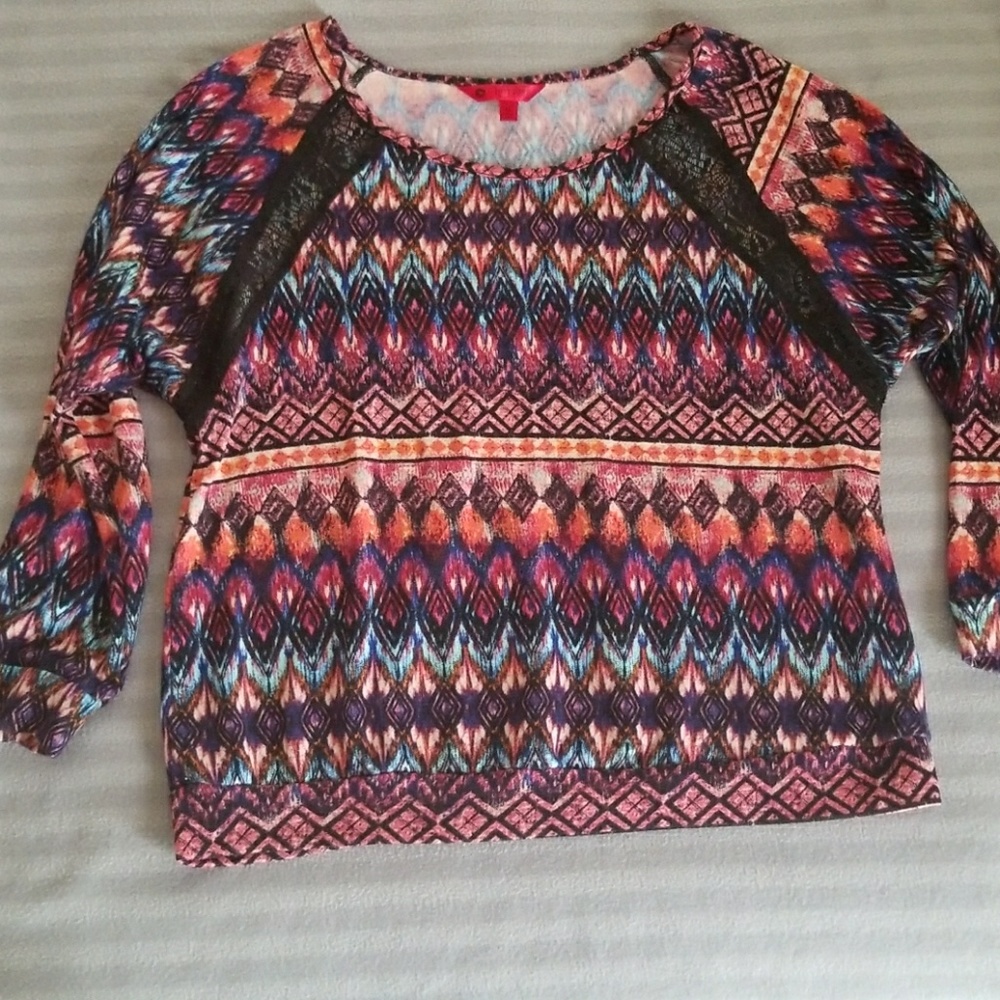 Colorful mid-sleeve shirt