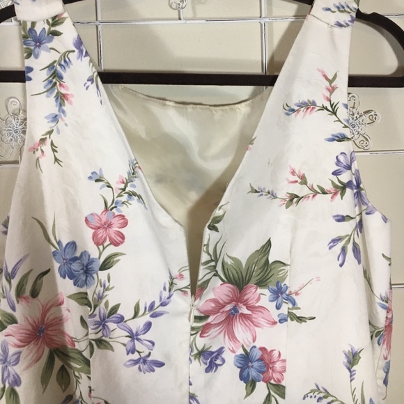 💕 😍 Darling Spring Dress😍 - Picture 2 of 3