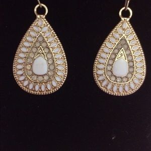 Chic teardrop earrings
