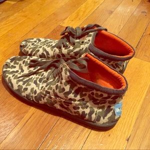 ✨Adorable Camo Toms