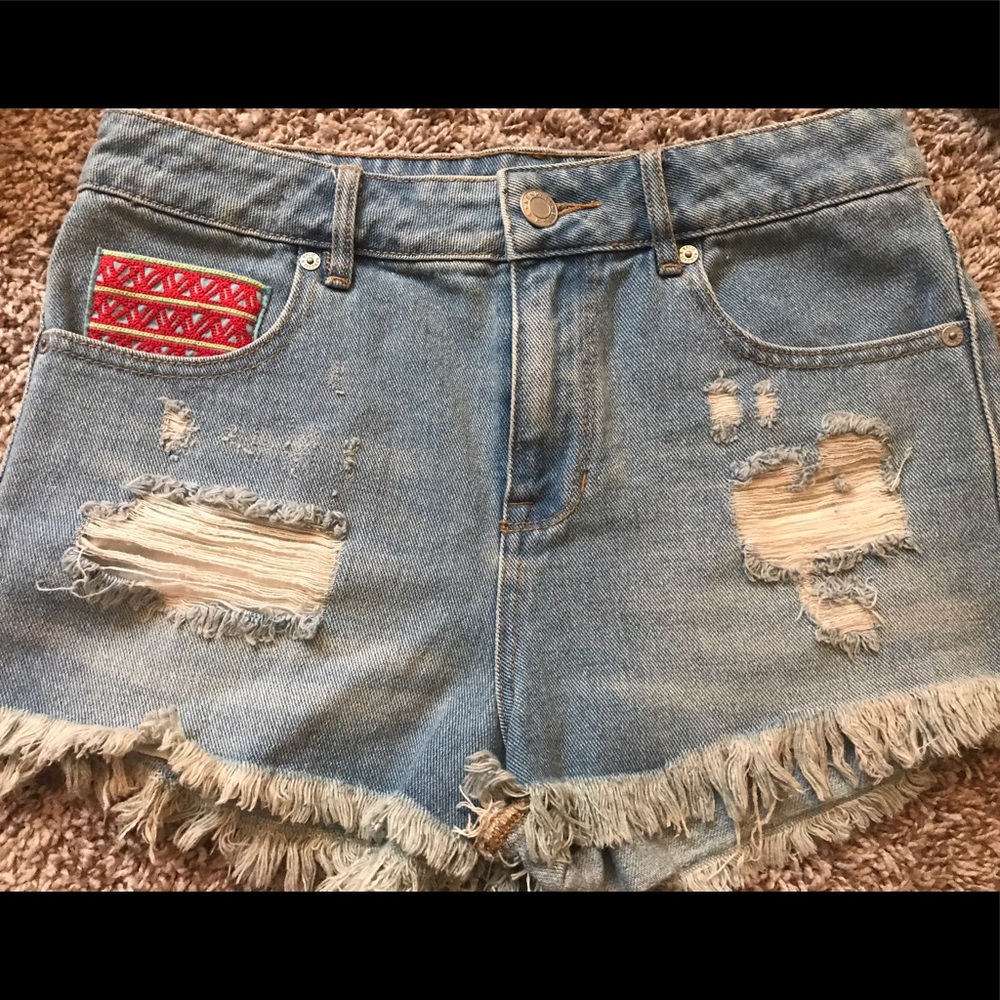 Kendall & Kylie high waisted shorts 💕