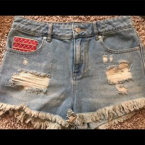 Kendall & Kylie high waisted shorts 💕