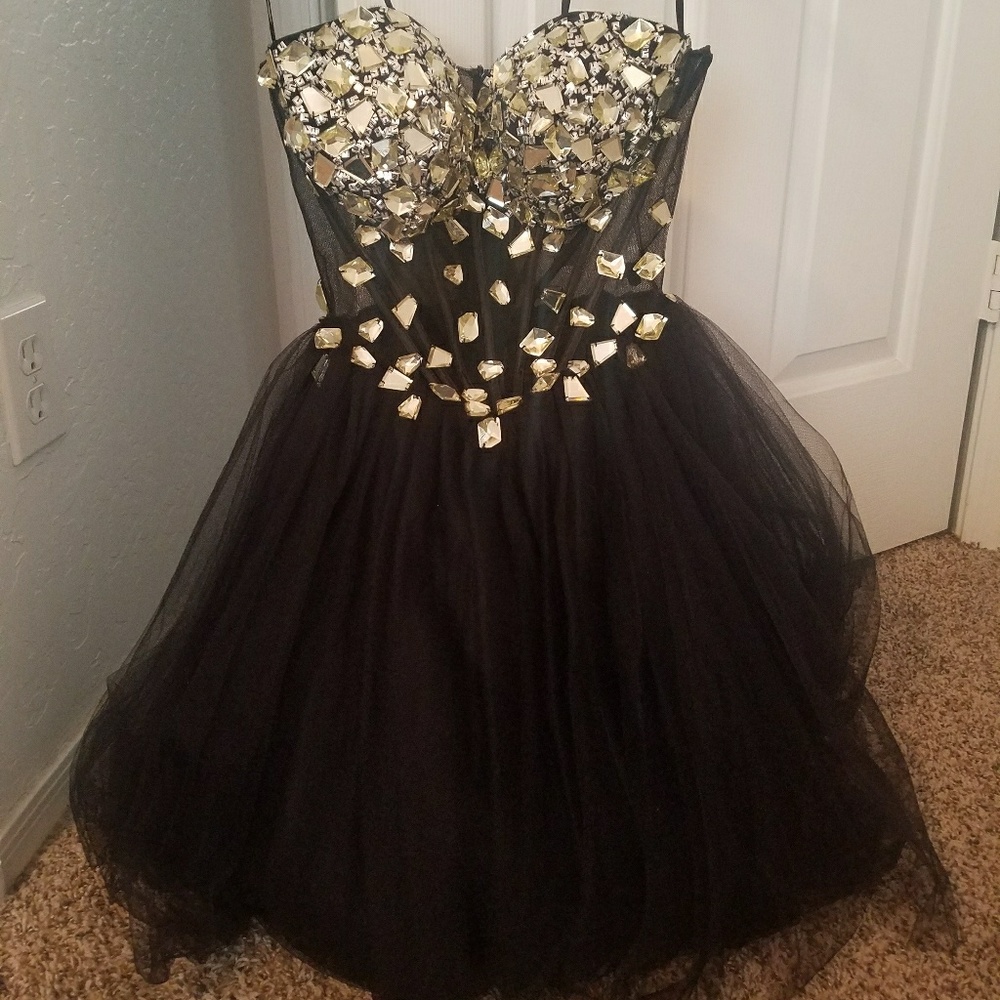 Mac Duggal short straples black dress