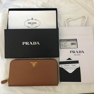 Authentic PRADA VITELLO MOVE WALLET