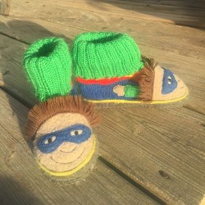 Garnet Hill boy's wool super hero house shoes