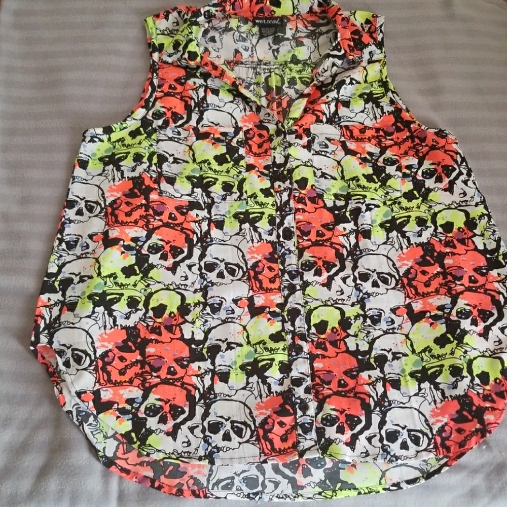 Bright skull print shirt