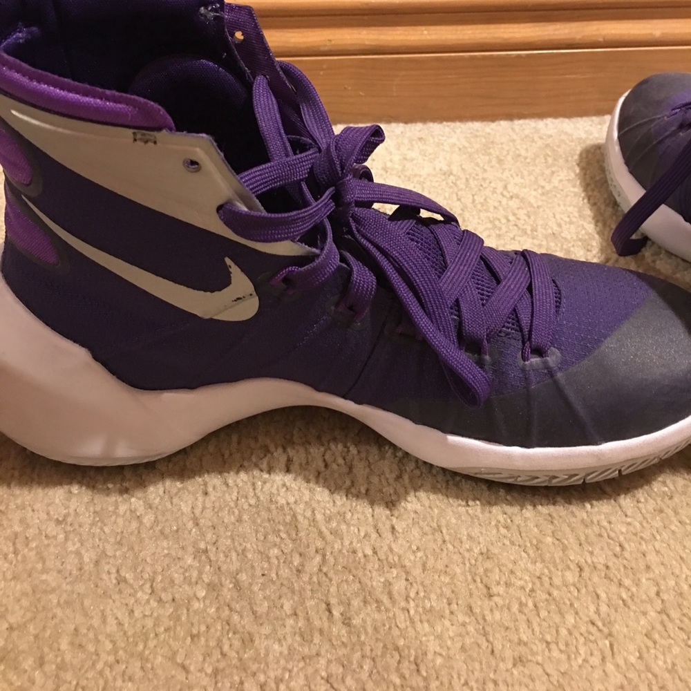Women's Nike Hyperdunk purple size 8 worn inside