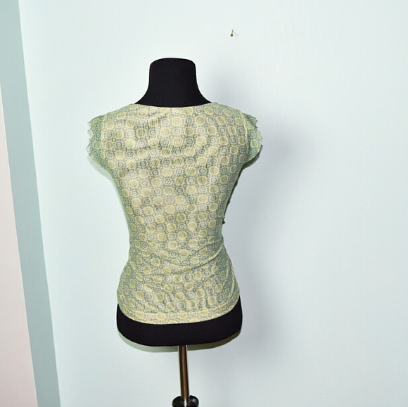 Super Cute Green and Yellow Print Blouse - Picture 2 of 2