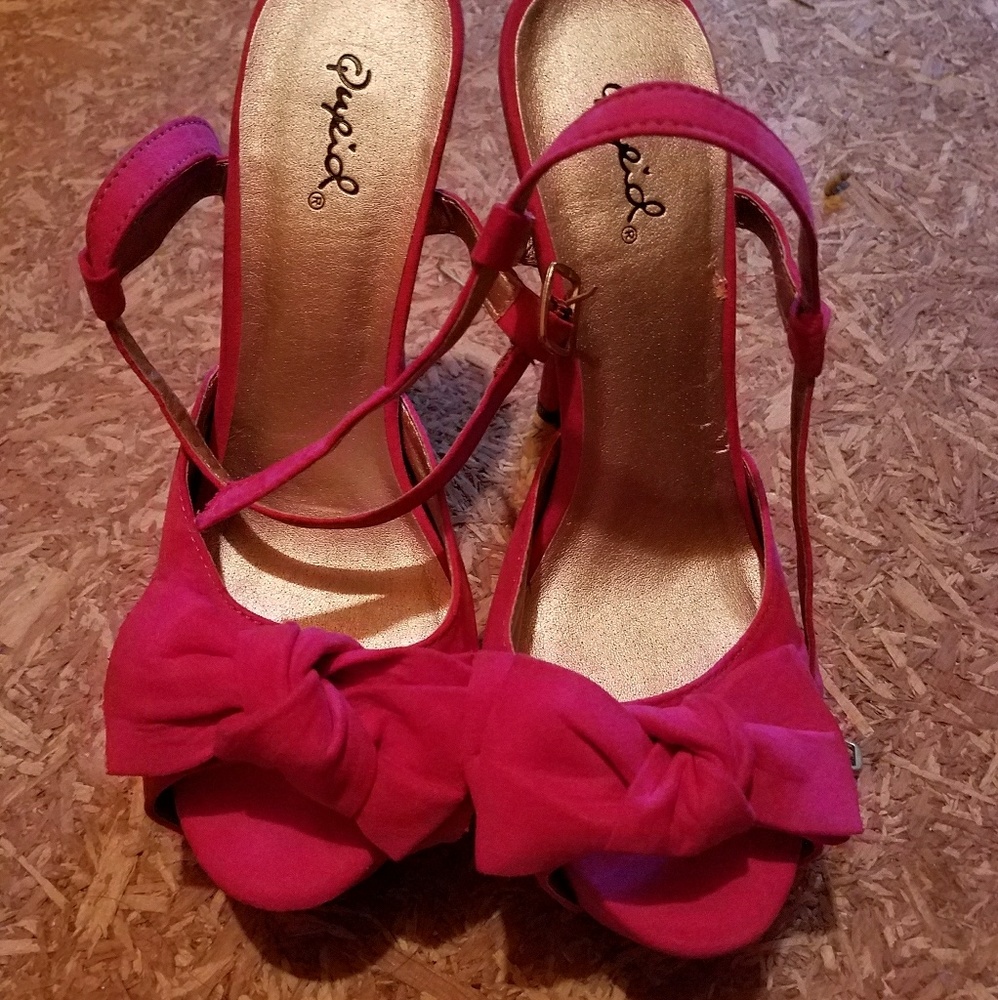 Dark pink heel