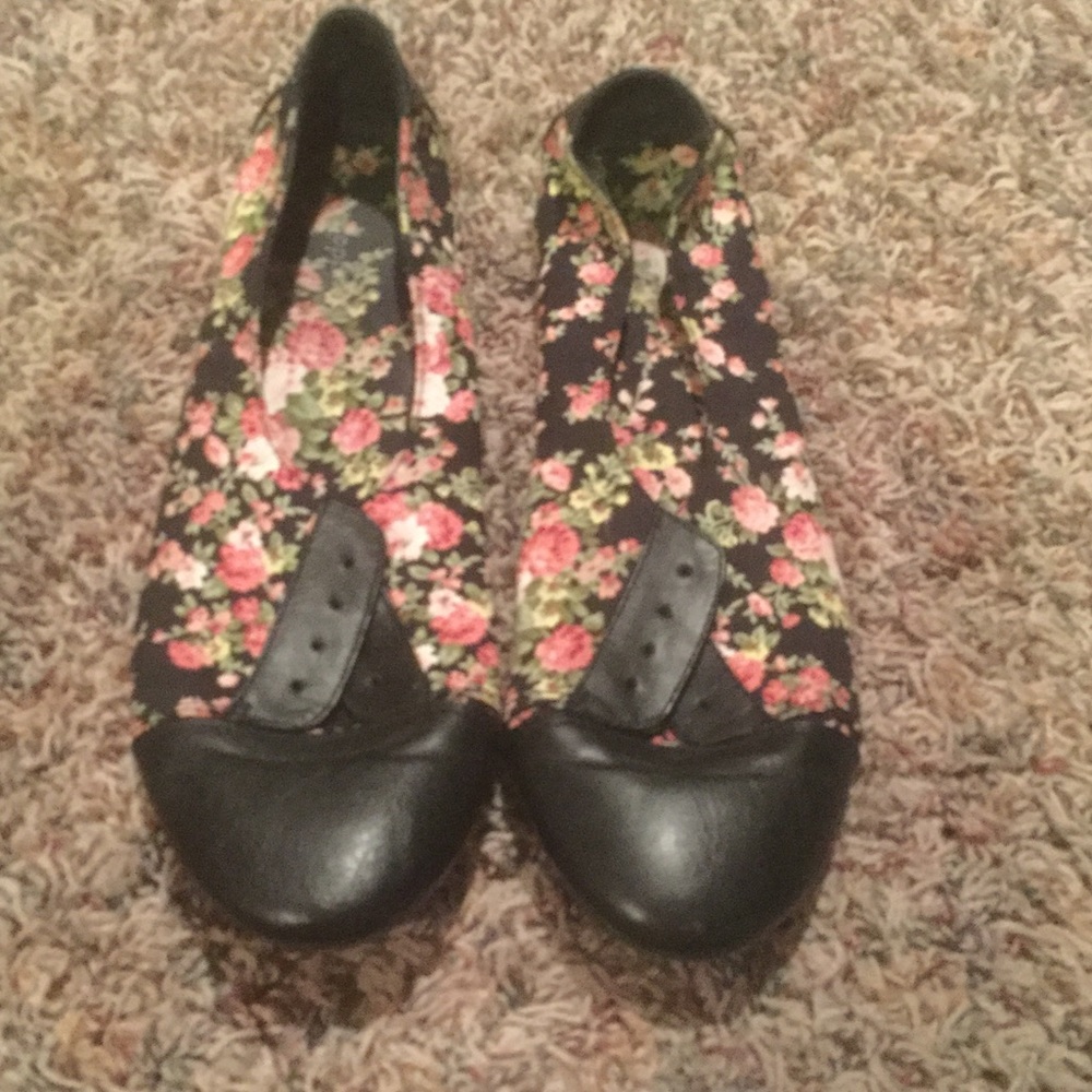 Flower flats